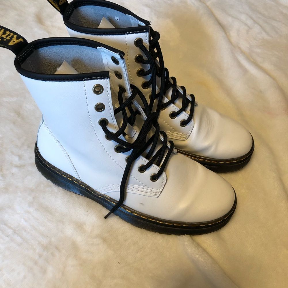 New Dr. Martens 1460 Bex Lug Sole Boots (Women), size women 7, lace up leather - Picture 4 of 16